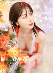 The thumbnail of [SAINT Photolife] Yuna (유나) – Vol.24 Merry Yuna’s Xmas