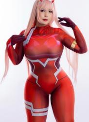 The thumbnail of [Cosplay] Uy Uy – Zero Two