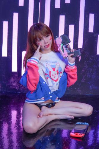 [Cosplay] Sally Dorasnow – DVA Gamer Girl