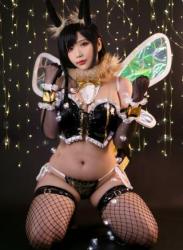 The thumbnail of [Cosplay] Hana Bunny – Queen Bee Tifa