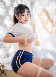 The thumbnail of [COSPLAY] 奇行家狗崽 棕桠阿狗崽 浴场的体操服