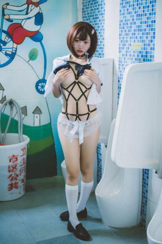 The thumbnail of 柒柒要乖哦 – 乐园JK [37P-400MB]