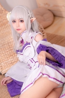 [Cosplay] Chun Momo 蠢沫沫 – Emilia 艾米利亚 (Re:Zero)