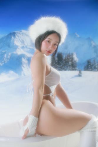 The thumbnail of [Pinkpie] Booty Queen Vol.1 – The Hot Body of a Lost Girl in Snow Garden