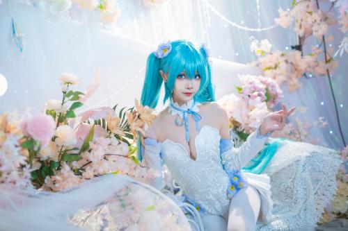 The thumbnail of [Cosplay] Aiwest 艾西 – Hatsune powder butterfly flower 初音 粉蝶花