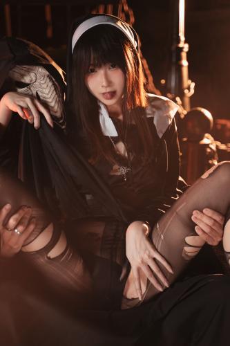 The thumbnail of [Cosplay] 安曜曜 禁地修女