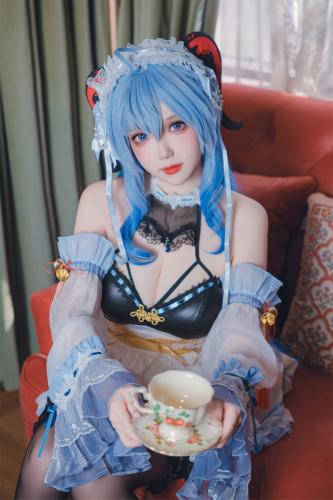 The thumbnail of [Cosplay] Astra 雪晴 – Sweet Maid 甘雨女仆