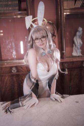 The thumbnail of [Cosplay] 阿半今天很开心 蔚蓝档案 室笠茜 兔女郎